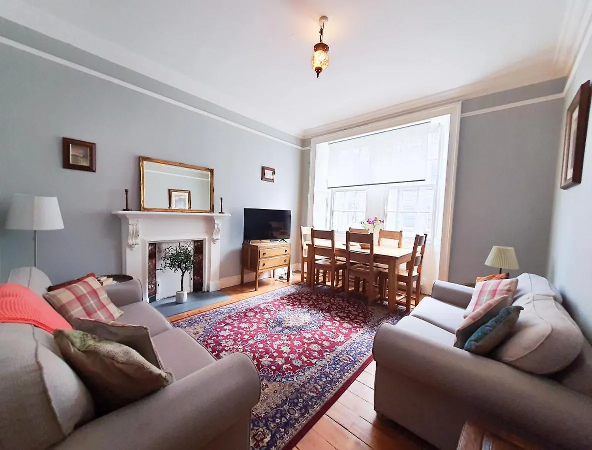 Edinburgh Charming Old Town Apartment