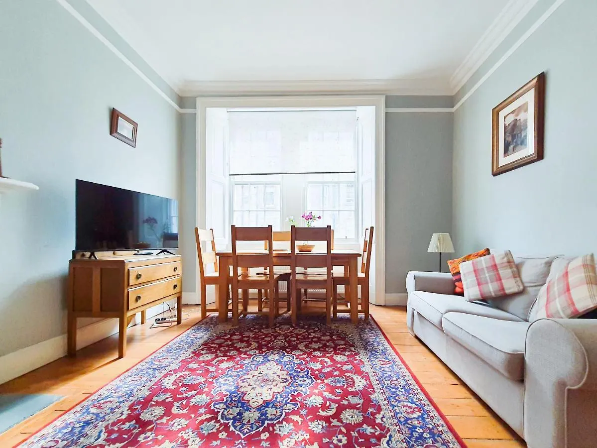 Edinburgh Charming Old Town Apartment 0*,